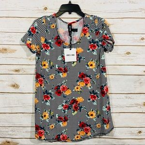 Agnes & Dora women’s scoop neck everyday tee top S